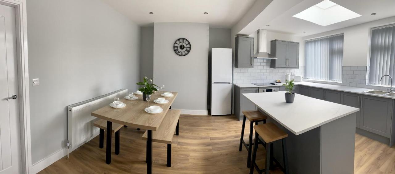 Willa Gateway Getaway In Horsforth Sleeps 7 Leeds  Zewnętrze zdjęcie